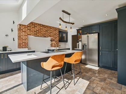 5 Bed Semi-Detached House, Chanton Drive, KT17