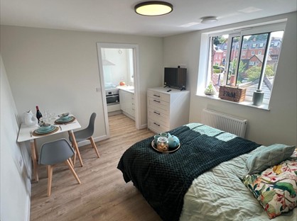 Studio Flat, Dene Street, RH4