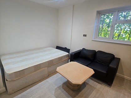 Studio Flat, Selborne Gardens, NW4