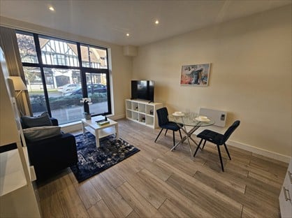 2 Bed Flat, Anne Boleyn House, SM3