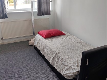Room in a Shared House, Clockhouse Lane, TW15