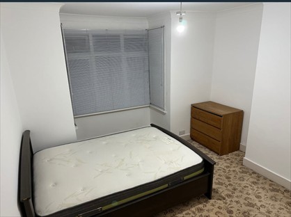 Room in a Shared House, Church Road, RM3