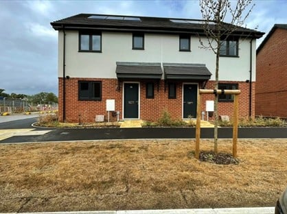 3 Bed Detached House, Farley Way, GL2