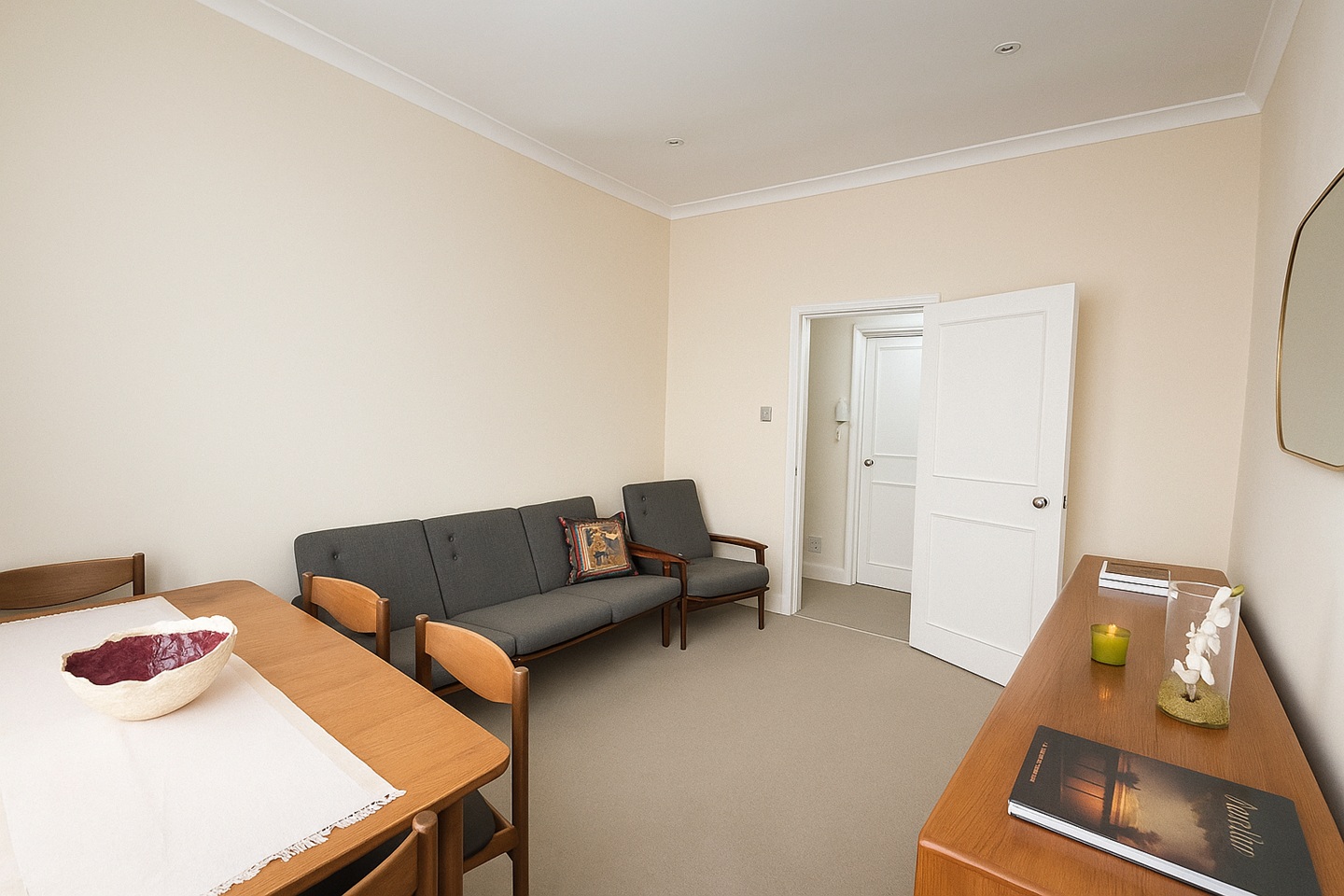 1 Bed Flat, Porten Road, W14 photo 2