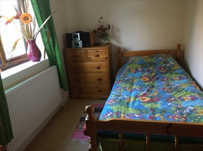 Room in a Shared House, Sugden Road, KT7