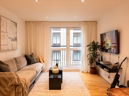 1 Bed Flat, Pepys Street, EC3N