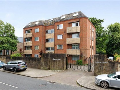 2 Bed Flat, Conifer Court, SW19