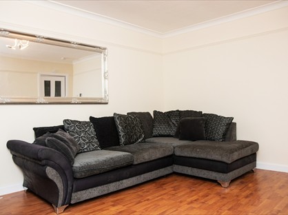 2 Bed Flat, Springhill Road, AB16