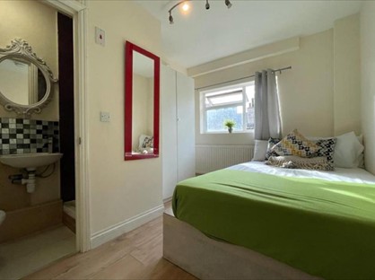 Room in a Shared House, Strattondale Street, E14