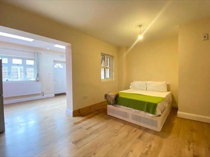 1 Bed Flat, Barnsdale Avenue, E14