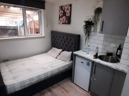 Studio Flat, Sussex Road, UB2