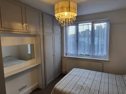 Room in a Shared House, Aldborough Road South, IG3
