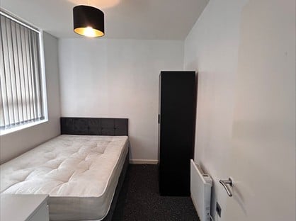 1 Bed Flat, Kirkstall Gate, LS5