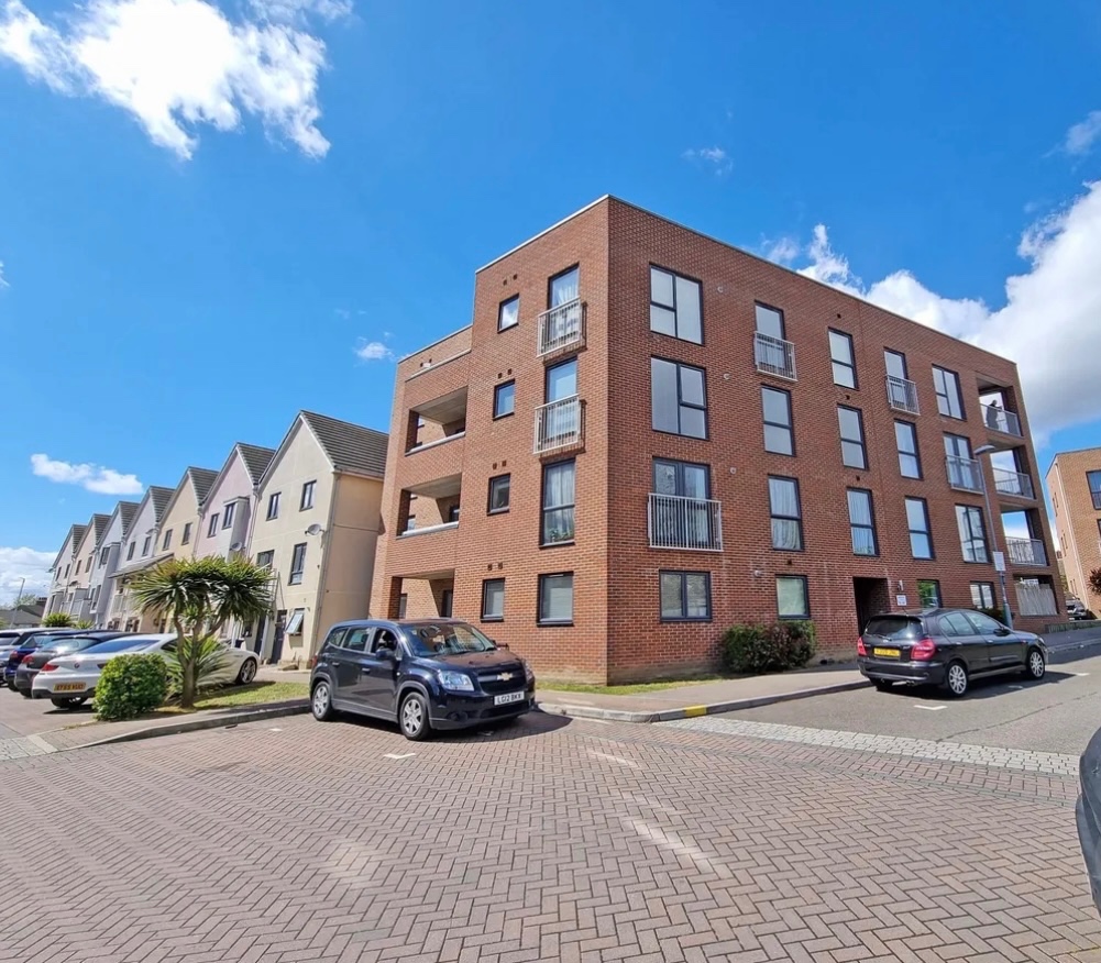 grays-1-bed-flat-draper-close-rm20-to-rent-now-for-1-200-00-p-m