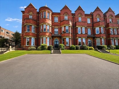 2 Bed Flat, Lord St West, PR8