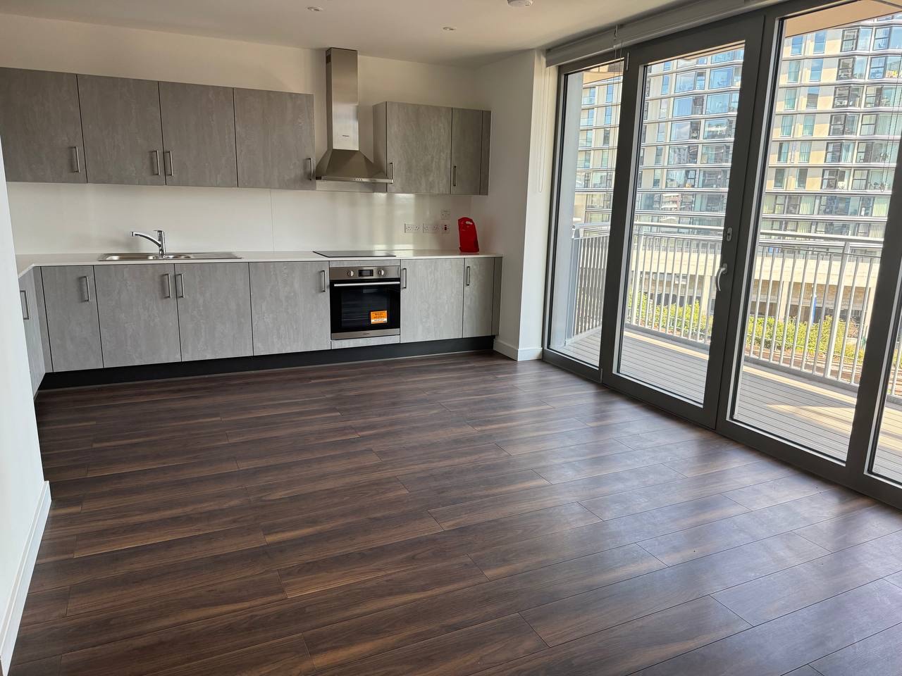 1 Bed Flat, Malvern House, SW11, N1 7GU