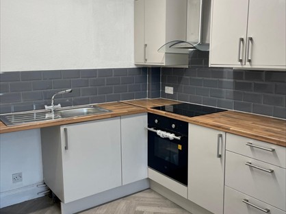 2 Bed Flat, King George Court, OL13
