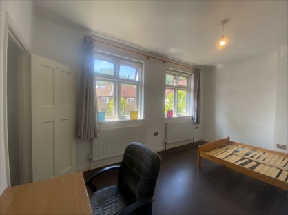 3 Bed Detached House, Hesperus Crescent, E14