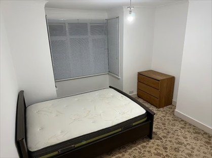 Room in a Shared House, Church Road, RM3