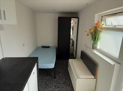 Studio Flat, Stanwell Road, TW14