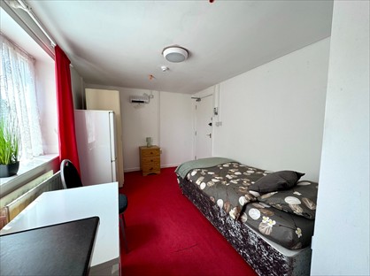 Studio Flat, Station Street, WS10