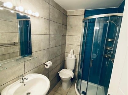 1 Bed Flat, Hogarth Road, SW5