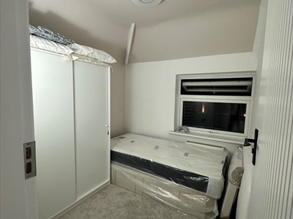 Room in a Shared House, Kingston Road, KT1