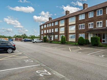 3 Bed Flat, Clamley Court, L24