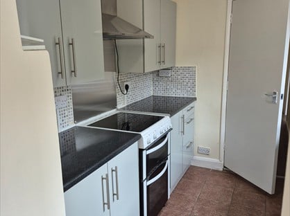 3 Bed End Terrace, Sydney Terrace, PE30