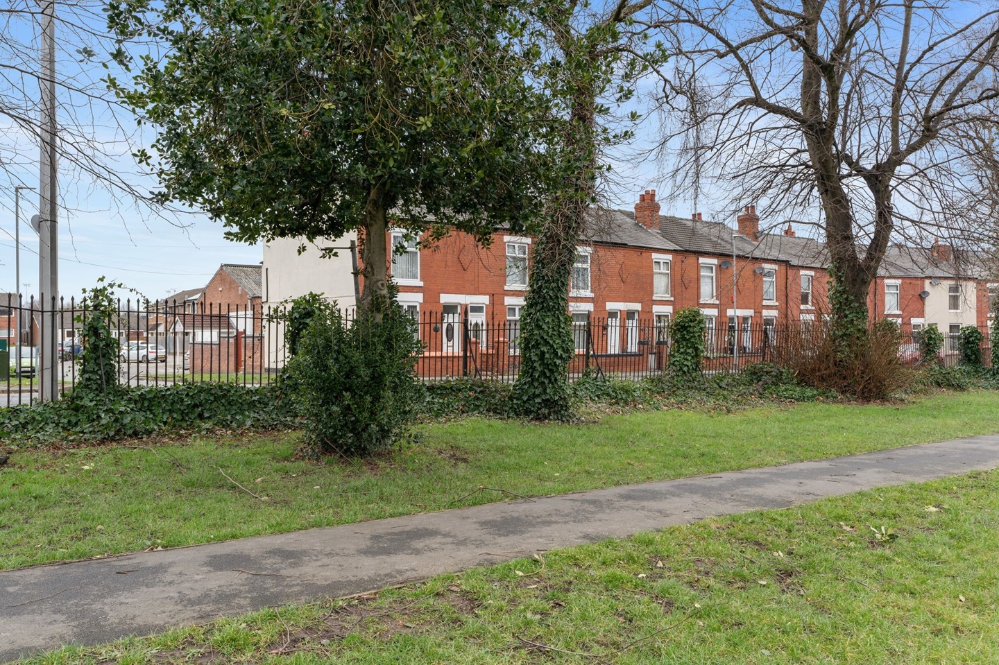 Crewe - Room in a Shared House, Queen Street, CW1 - To Rent Now for £ ...