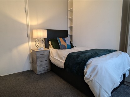 Room in a Shared House, Avon Street, B11