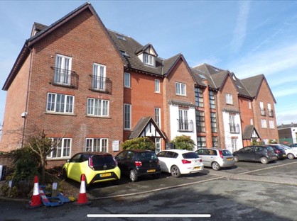 2 Bed Flat, Lyme Place, SK16