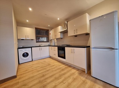 3 Bed Flat, Red Lion Square, SW18
