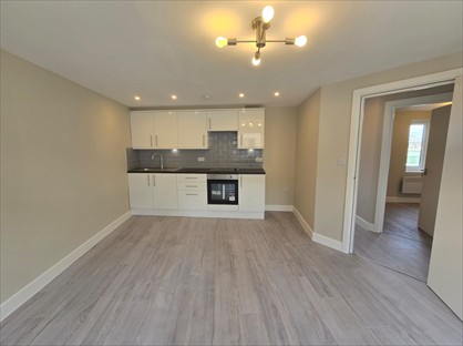 2 Bed Flat, Red Lion Square, SW18