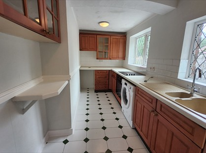 2 Bed Terraced House, Hawthorn Road, M40