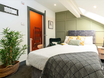 Room in a Shared House, Chorley Road, M27