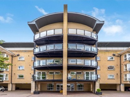 2 Bed Flat, Sparkes Close, BR2