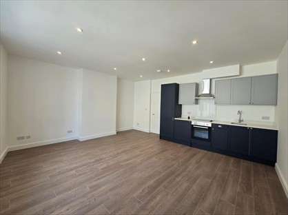 2 Bed Flat, Brook House, RH2