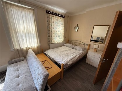 Studio Flat, George Lane, E18