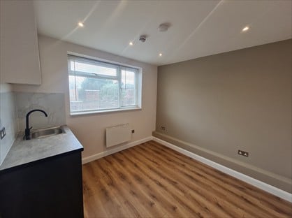 Studio Flat, Harcourt Road, WD23