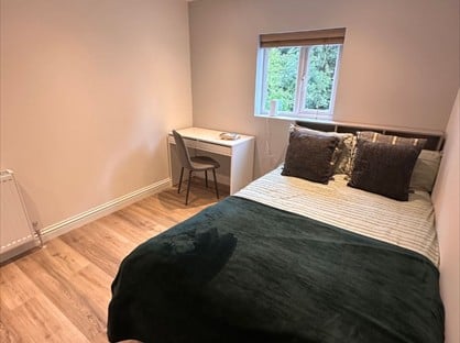 Room in a Shared House, Victoria Road, EN4
