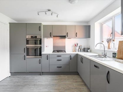 4 Bed Semi-Detached House, Redcurrant Avenue, HP18