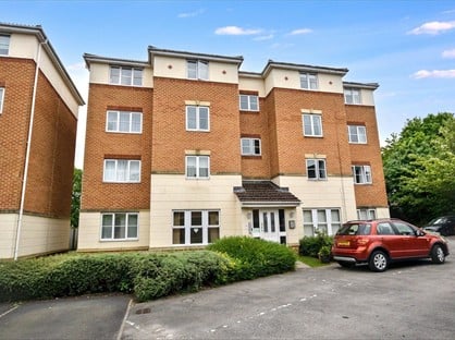 2 Bed Flat, Spruce Court, WF2