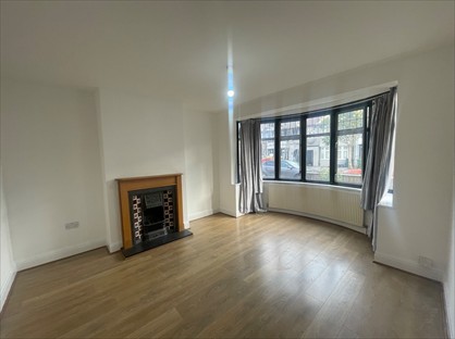 4 Bed Terraced House, Sydney Road, IG6