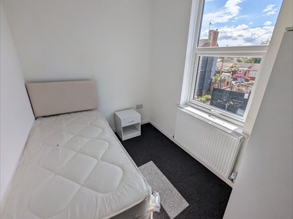 Room in a Shared House, Church Road, CH42