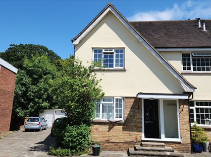 2 Bed Maisonette, Rayleigh Road, SS7