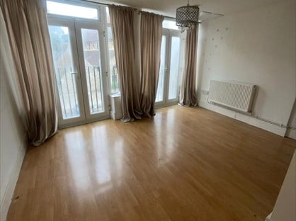 2 Bed Flat, North Street, RM1