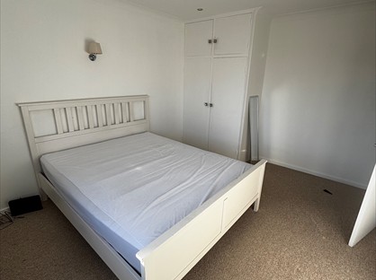 Room in a Shared Flat, Giggs Hill Gardens, KT7