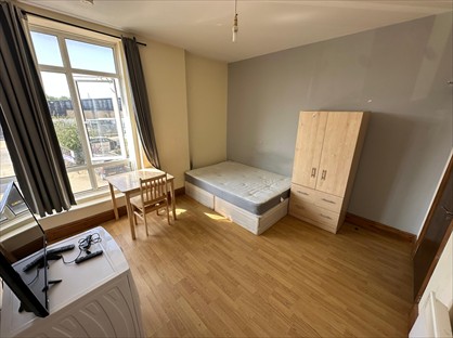 Studio Flat, Willow Lane, CR4