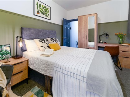 Room in a Shared House, Tootal Drive, M5